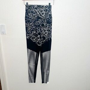 Alto Giro Fun Fitness Floral Colorblock Navy & White High Rise Striped Leggings